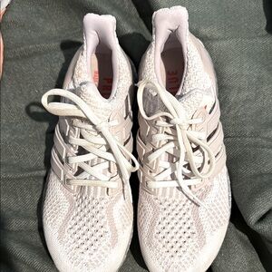 Adidas White Sneakers with Knit Upper and Cushioned Sole